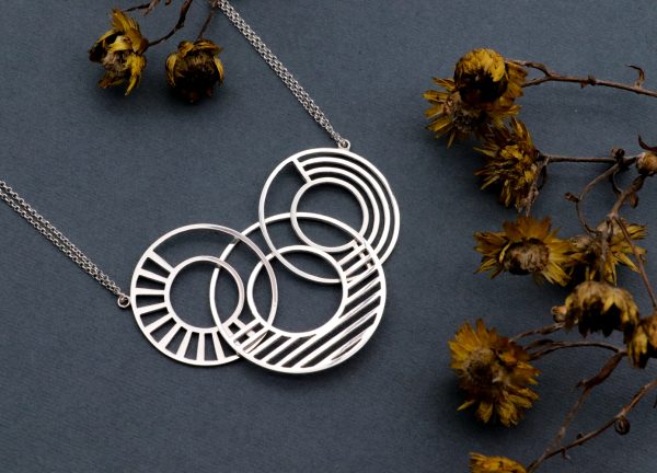 Interlocked Geometric Circles – Necklace Necklaces Interlocked Geometric Circles - Necklace