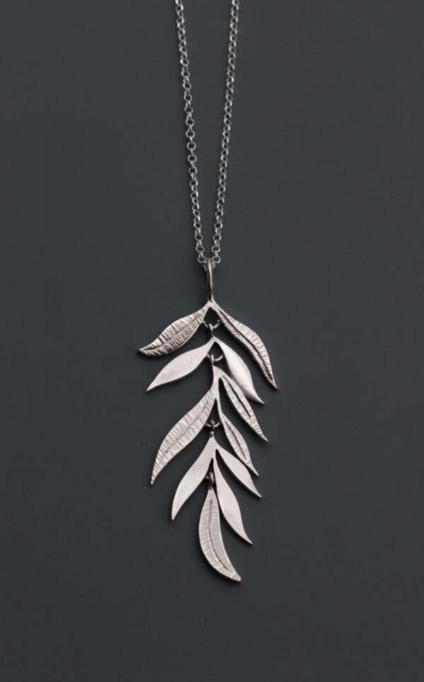 Sterling Silver Flexi-Leaves Pendant Necklaces Sterling Silver Flexi-Leaves Pendant
