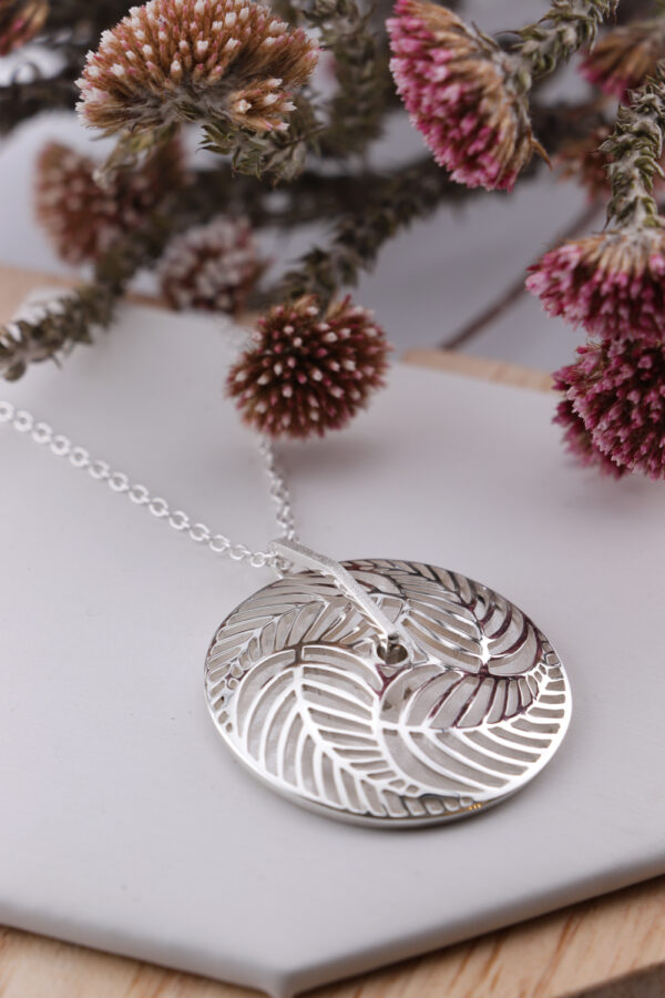 Sterling Silver Domed Leaf Spinner Pendant – Kinetic
